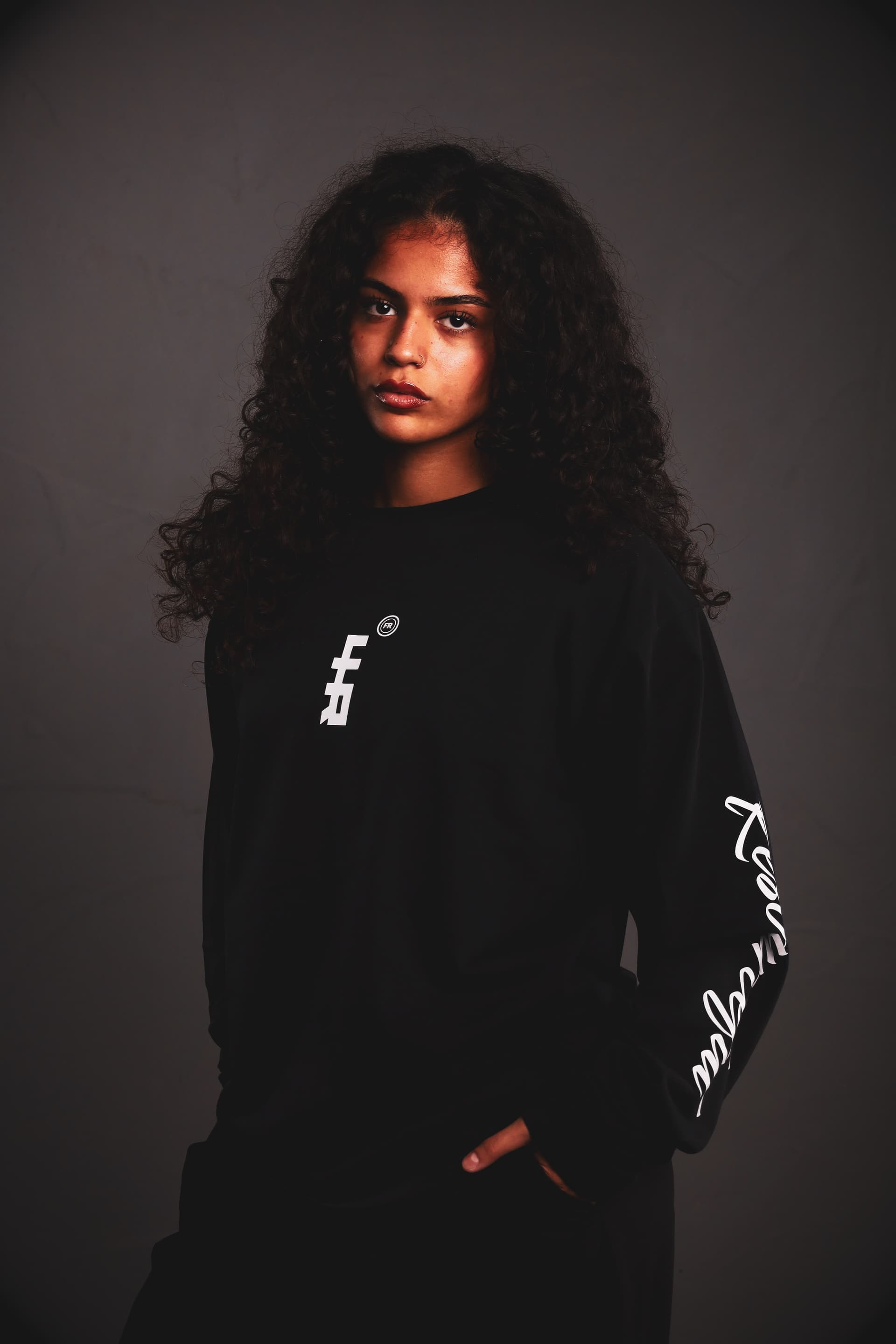 R4EVER ESSENTIAL LONG SLEEVE - BLACK